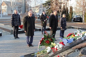 О церемонии возложения цветов по случаю 80-летия освобождения советской армией Освенцима