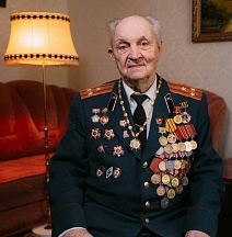Российские дипломаты в Молдавии поздравили ветерана Великой Отечественной войны П.В.Гладкова 