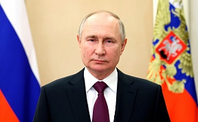 Президент РФ Владимир Путин подписал закон, признающий Георгиевскую ленту символом воинской славы России, что повлечёт ответственность в случае ее публичного осквернения